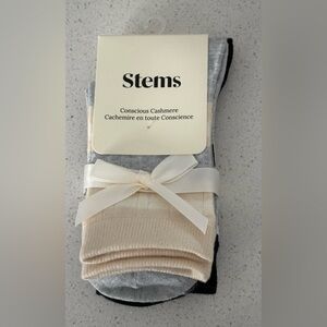 ✨NWT✨Stems: Women’s 2 Pack Conscious Cashmere Socks